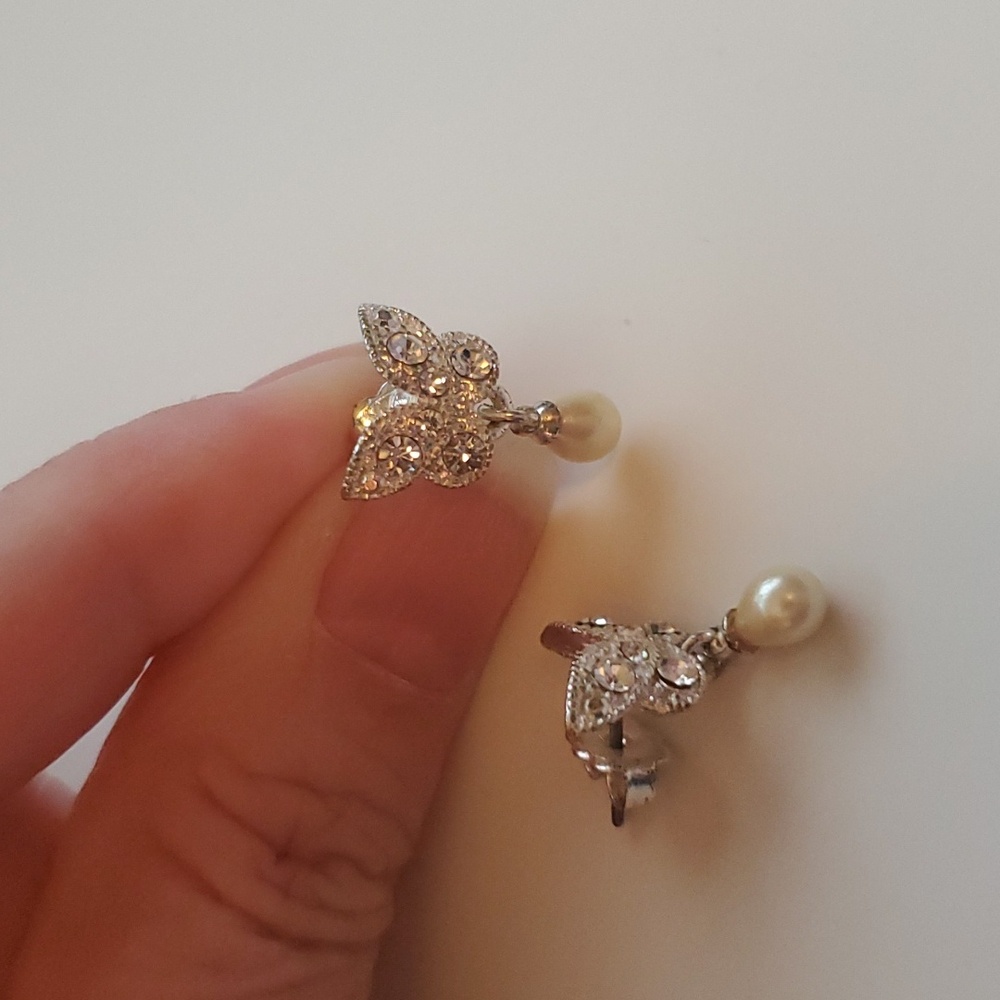 Butterfly with dangling pearl earrings